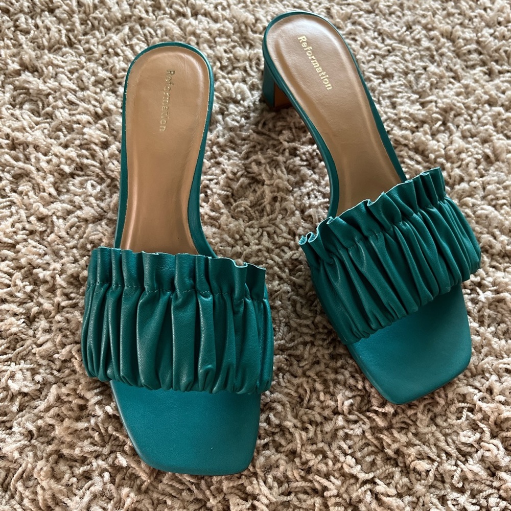 Reformation Shereen Block Heel Mule in Green